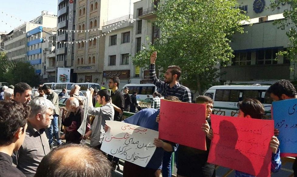 دانشجویان تهرانی در حمایت از مطالبات کارگران هفت تپه و هپکو دانشجویان تهرانی در حمایت از مطالبات کارگران هفت تپه و هپکو تجمع کردند