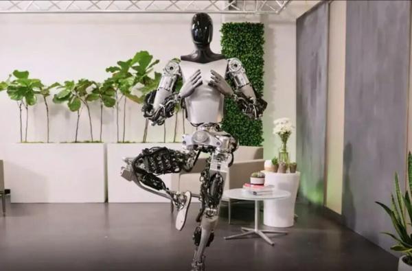 پیشرفت ترسناک ربات انسان نمای تسلا!، فیلم