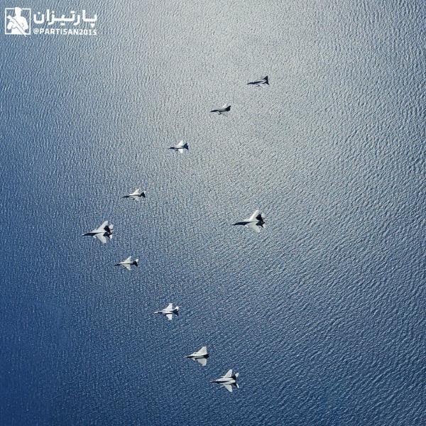 پرواز جنگنده ها بر فراز دریای عرب ، سوخو کنار اف 16